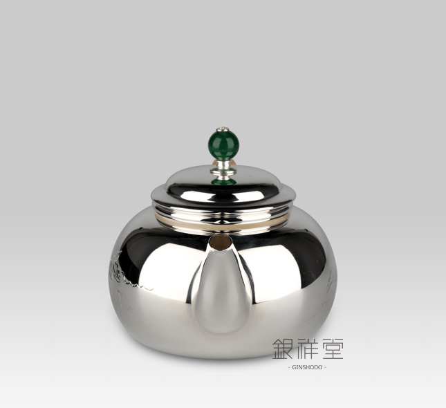 Silver teapot　220cc peach shape with vine
