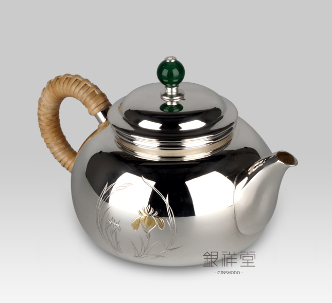 Silver teapot　220cc peach shape with circle flowers